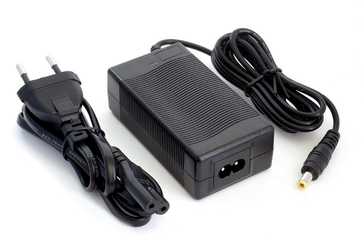 ADAPTADOR CONMUTADO 12V 5A 60W