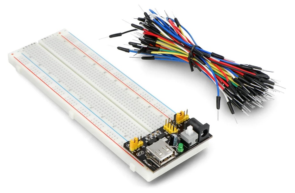 PLACA PROTOBOARD CON CABLES Y ALIMENTACION